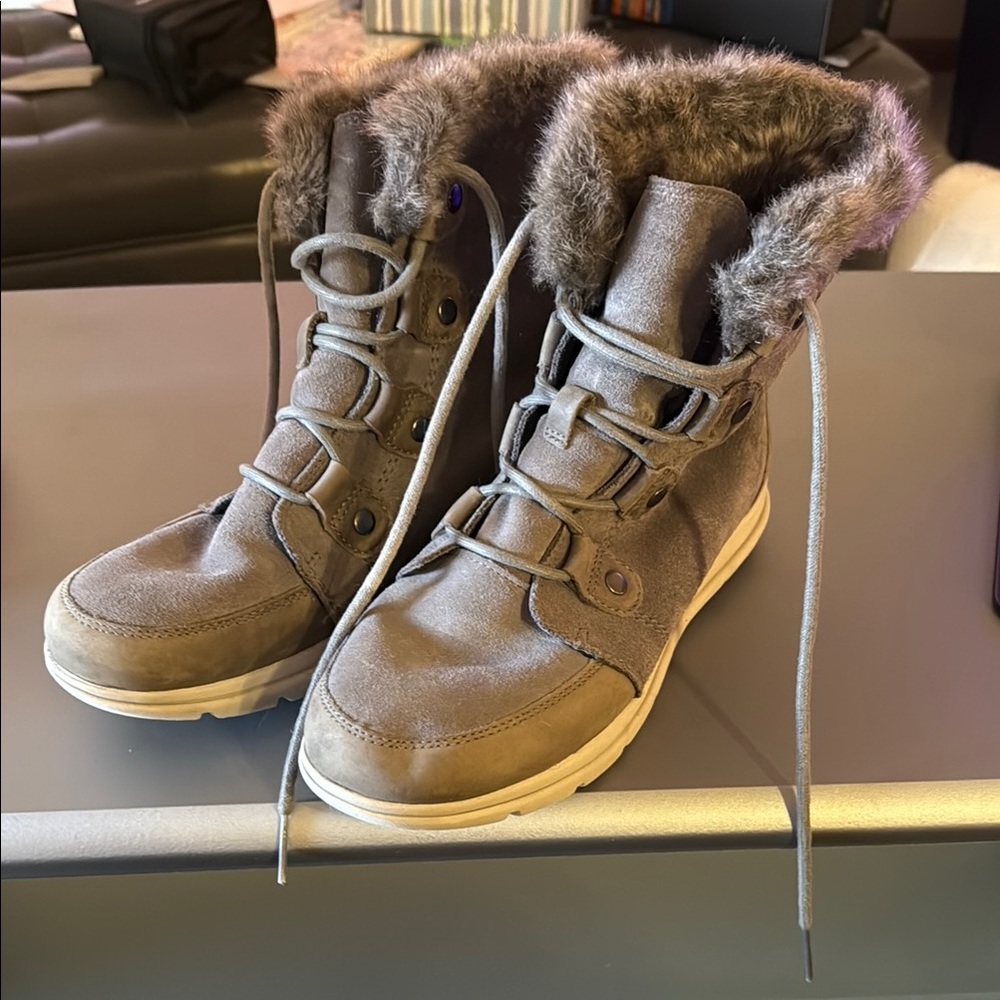 Women's Gray Sorel Boots